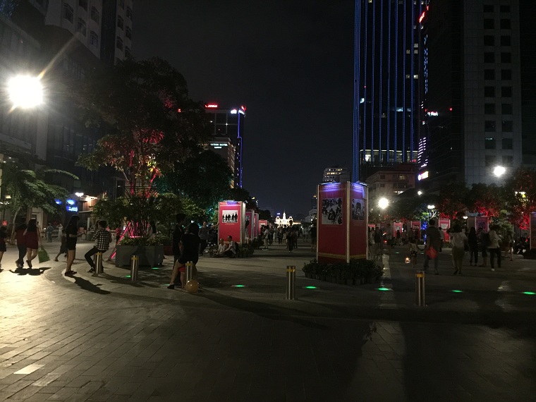 ảnh chụp phố đi bộ Nguyễn Huệ vào ban đêm