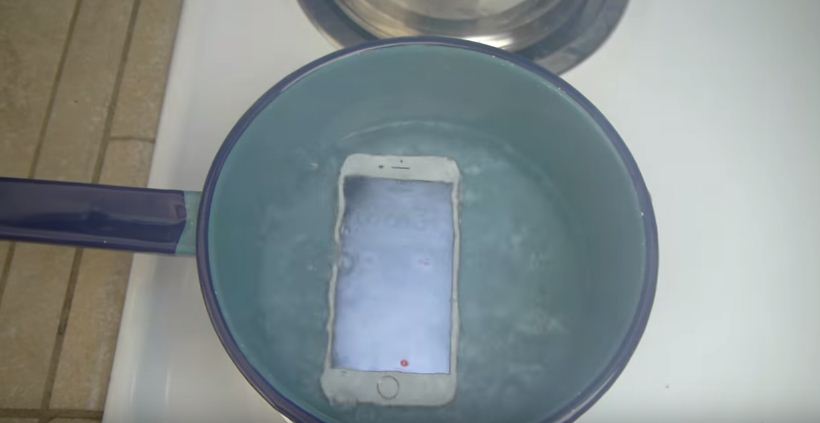 iPhone 6s được đun sôi