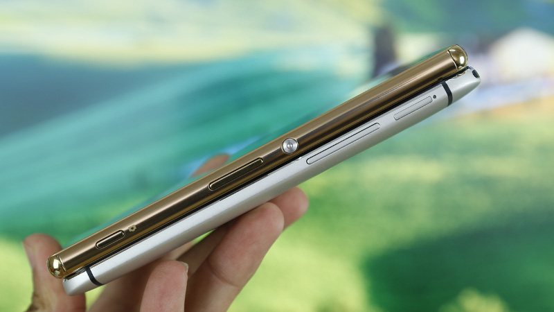 Sony Xperia M5 Dual và HTC One M8 Eye