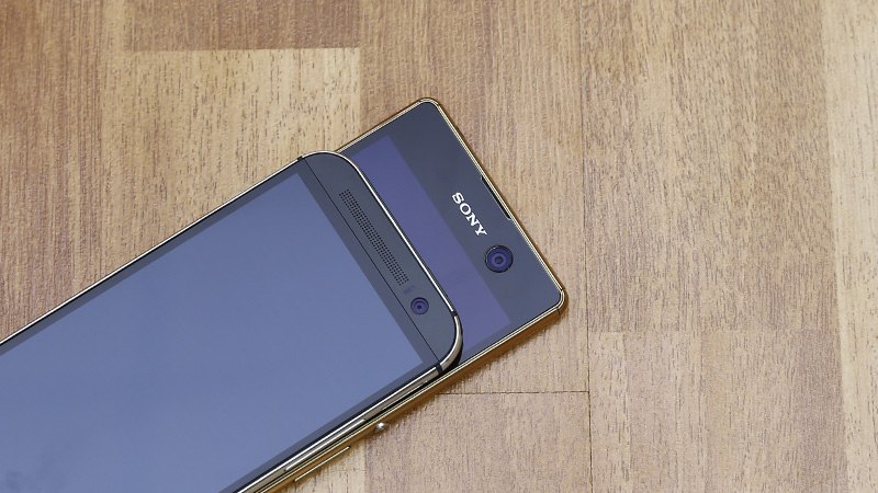 Sony Xperia M5 Dual và HTC One M8 Eye