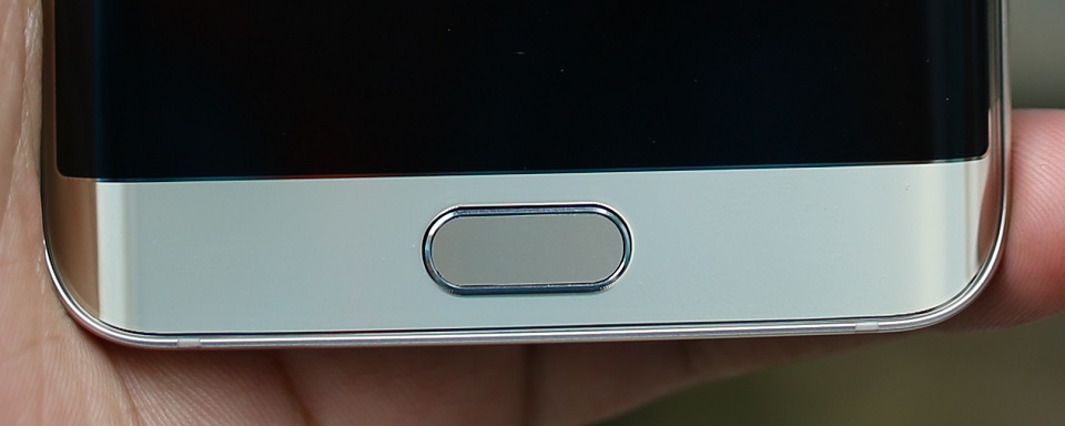 Chỉ cần bấm 2 lần liên tiếp vào phím Home, ứng dụng camera lập tức được kích hoạt