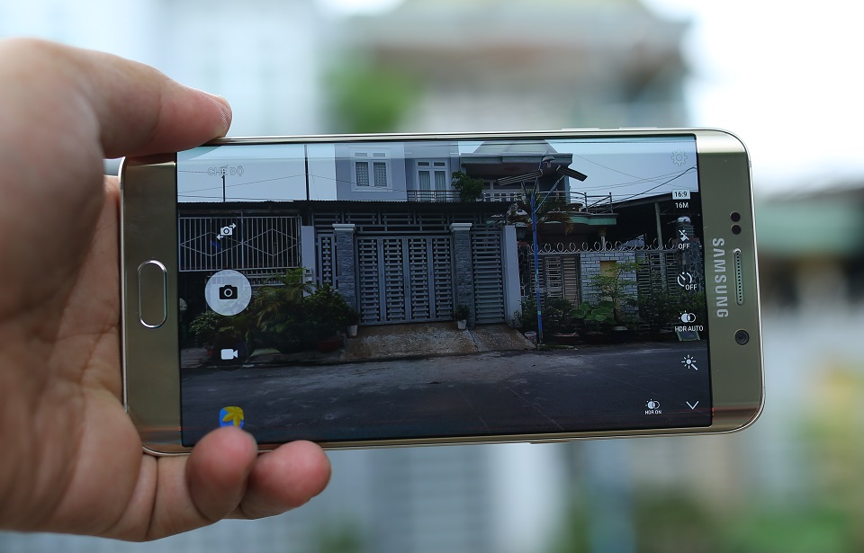 Màn hình Samsung Galaxy S6 Edge Plus hiển thị rất chuẩn so với thực tế 