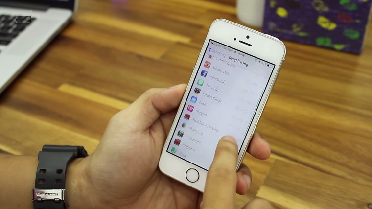 Xóa bớt các ứng dụng không cần thiết trên iPhone Mẹo Cách tiết kiệm bộ nhớ cho iPhone có dung lượng thấp > Xóa bớt các ứng dụng không cần thiết trên iPhone
