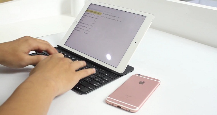 Sạc iPhone bằng nguồn của iPad Mẹo Cách sạc pin nhanh hơn trên iPhone > Sạc iPhone bằng nguồn của iPad