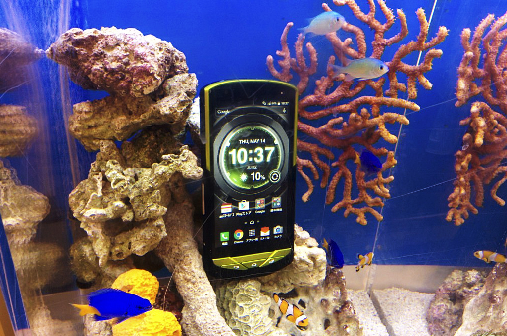 Kyocera Torque G02, smartphone chống nước biển đầu tiên trên thế giới