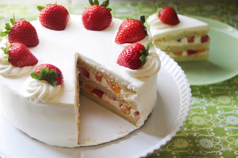 Cách làm kem bơ trang trí bánh sinh nhật, bánh bông lan cực đơn giản