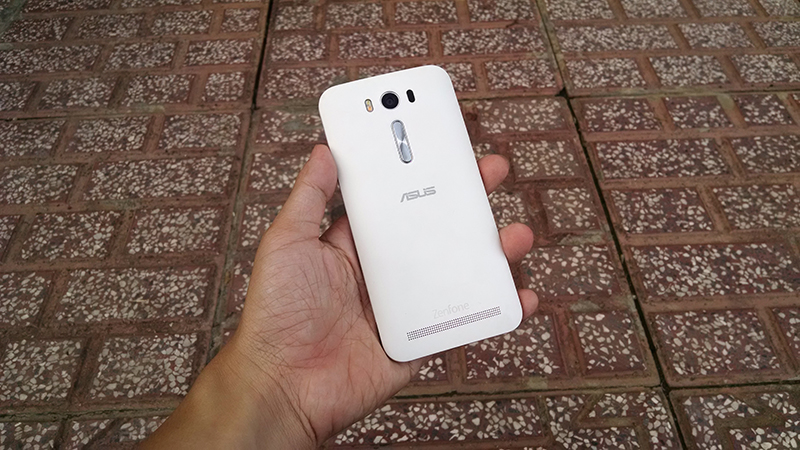 mặt sau Zenfone 2 Laser