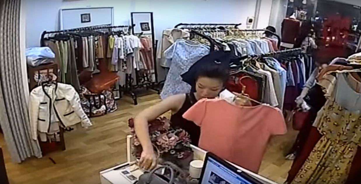 Nữ quái này còn khá trẻ Nữ quái này còn khá trẻ