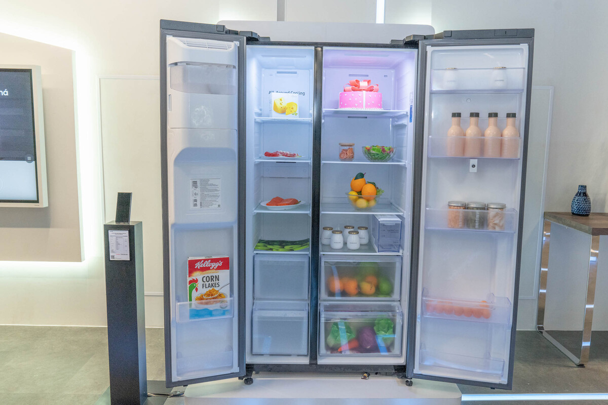 Có nên mua tủ lạnh cũ không? Ưu, nhược điểm và cách chọn mua tủ lạnh cũ > Kiểm tra bên trong tủ