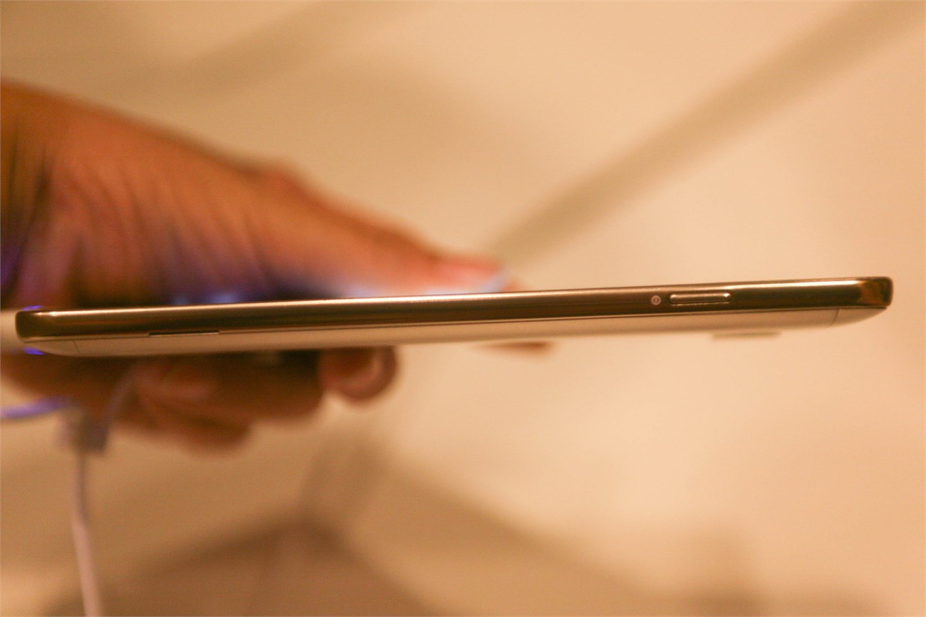 Cạnh phải của Coolpad Shine