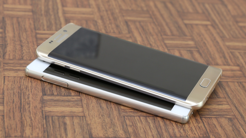 So sánh thiết kế Samsung Galaxy S6 Edge Plus và Sony Xperia Z3 Plus