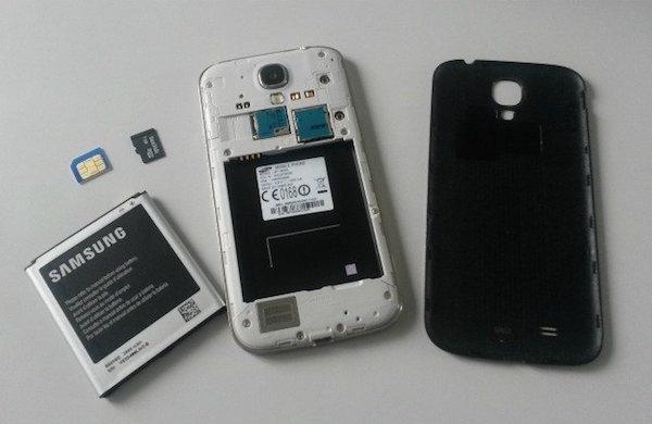 Tháo microSD, thẻ SIM, cũng như pin