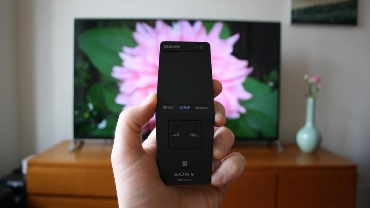 Mỗi remote NFC chỉ điều khiển một tivi Sony mỗi lần