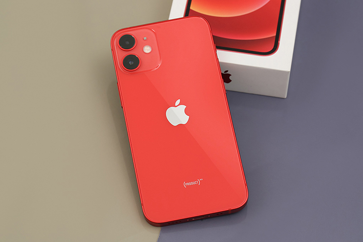 iPhone màu đỏ rực rỡ