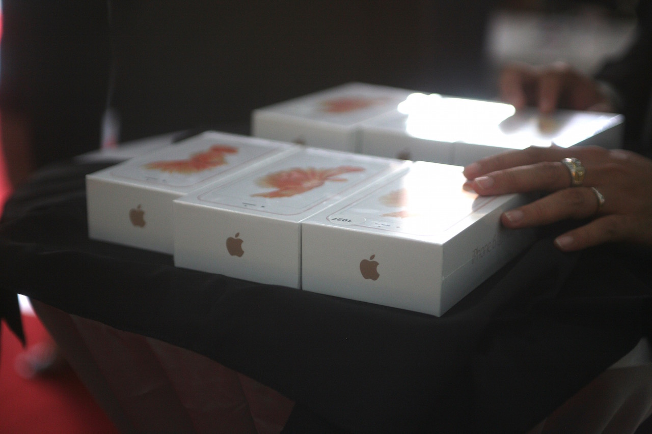 Những chiếc iPhone 6s/6s Plus chính hãng đầu tiên