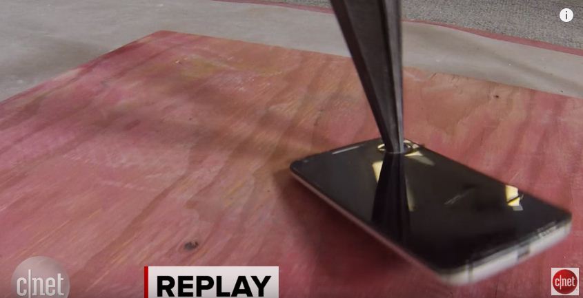 Dùng búa nhọn bổ vào Dùng búa nhọn bổ vào