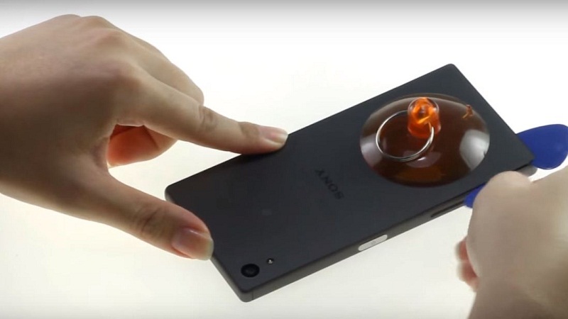 Mổ xẻ Xperia Z5, phải cẩn thận bởi có nhiều 'bẫy ngầm'