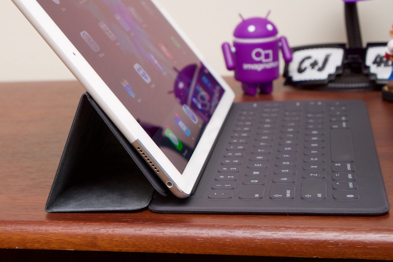 iPad Pro cùng bàn phím thông minh (Smart Keyboard)