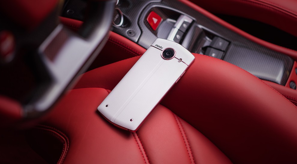 Meitu V4 thiết kế chữ V kép Meitu V4 thiết kế chữ V kép