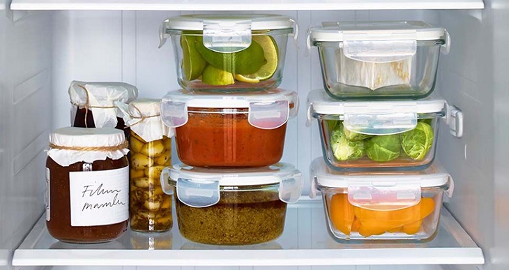 Sử dụng hộp thủy tinh để chứa thức ăn trong tủ lạnh