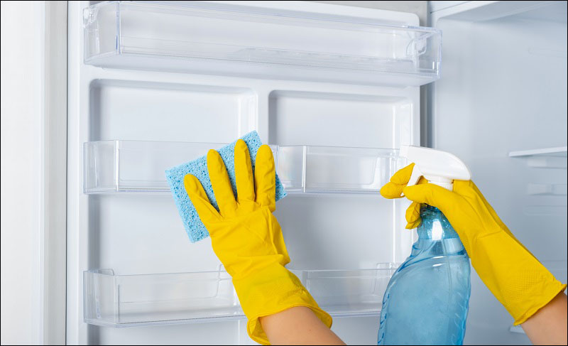 14 cách giúp tủ lạnh nhà bạn luôn tiết kiệm điện > vệ sinh tủ lạnh