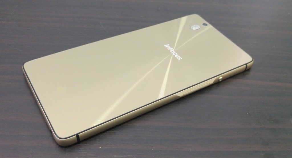 Infocus M810 có thiết kế hấp dẫn Infocus M810 có thiết kế hấp dẫn