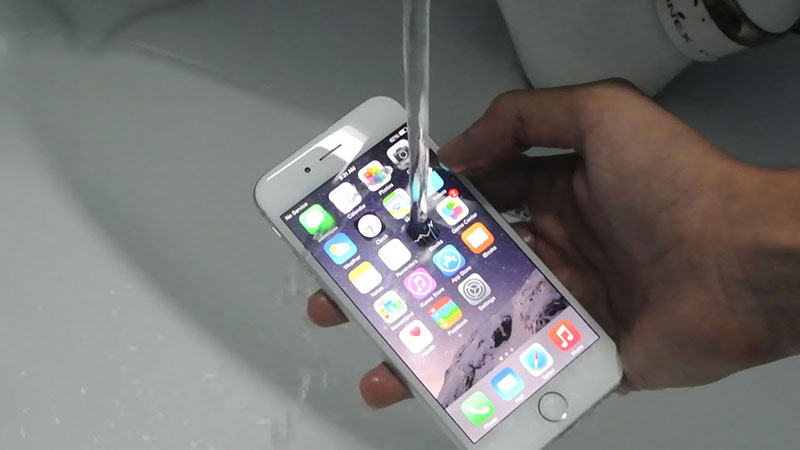 iPhone 7 sẽ chống thấm nước ? iPhone 7 sẽ chống thấm nước ?