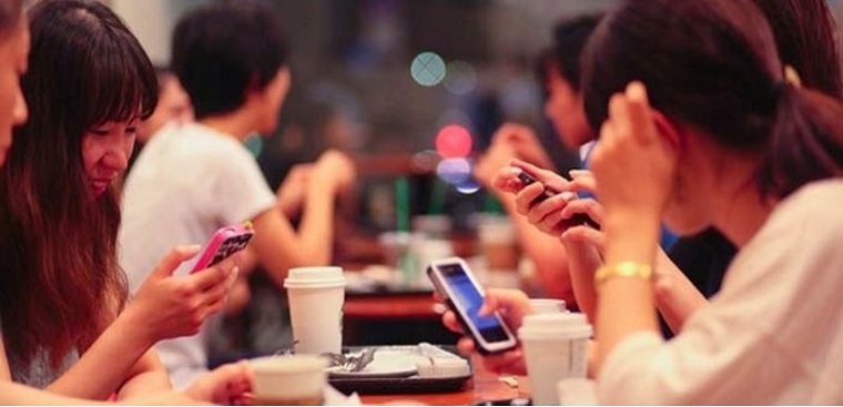 Giới trẻ Việt dành 15,4 giờ mỗi tuần cho smartphone?