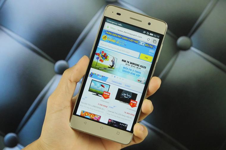 Honor 4C nổi bật với phần khung viền giả kim loại sáng bóng, sang trọng Honor 4C nổi bật với phần khung viền giả kim loại sáng bóng, sang trọng