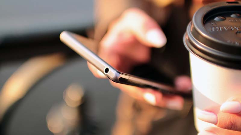 smartphone-charging smartphone-charging