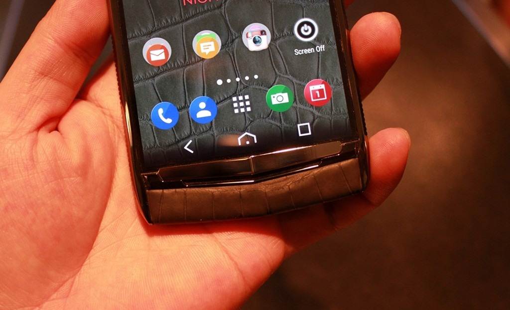 Signature Touch có màn hình Sapphire Signature Touch có màn hình Sapphire