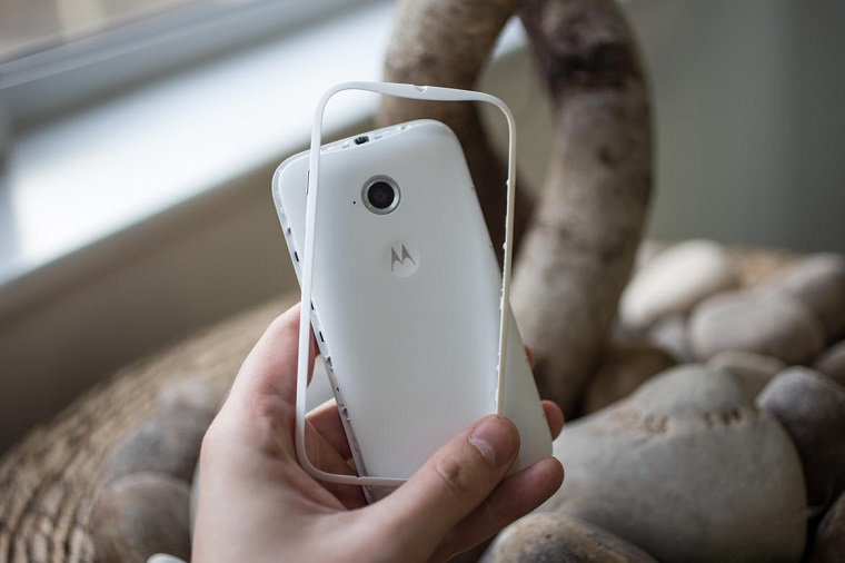 Dải viền nhựa của Moto E