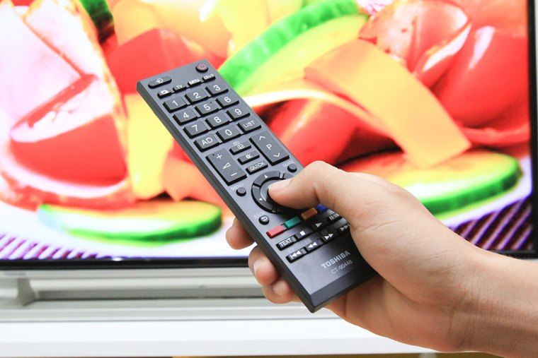 Không để chướng ngại vật giữa cảm ứng nhận tín hiệu và remote