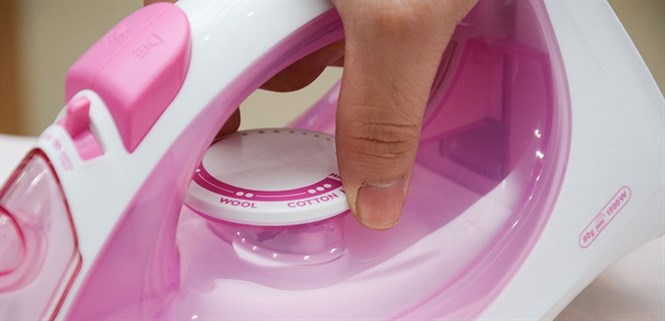 Cách sử dụng bàn là hơi nước hiệu quả, tiết kiệm điện