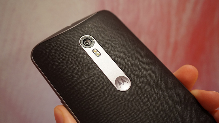 Viền kim loại xung quanh Moto X Style