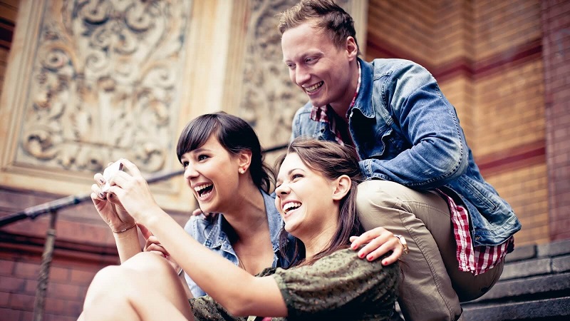 Bộ tứ smartphone giá rẻ nên mua xài để 'chữa cháy'