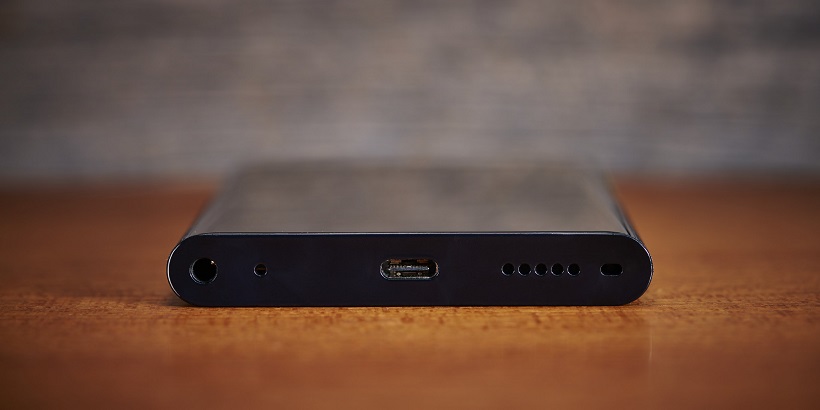 NuAns Neo dùng cổng kết nối USB Type-C NuAns Neo dùng cổng kết nối USB Type-C