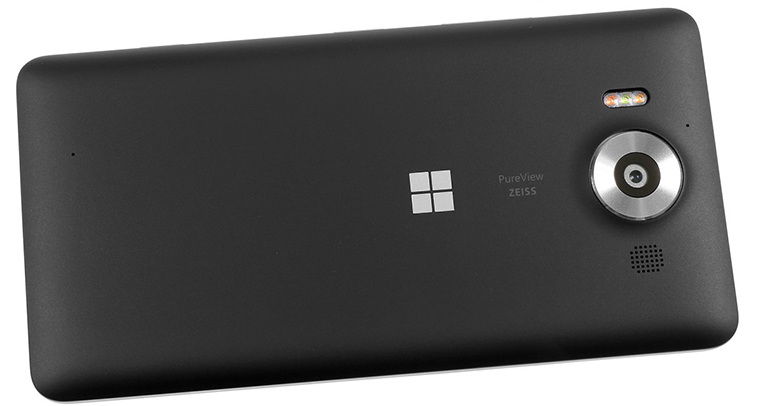 Tổng thể mặt lưng điện thoại Microsoft Lumia 950