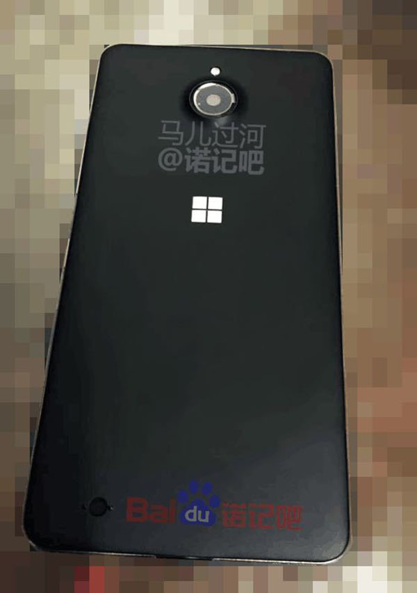 Mặt sau được cho là của Lumia 850