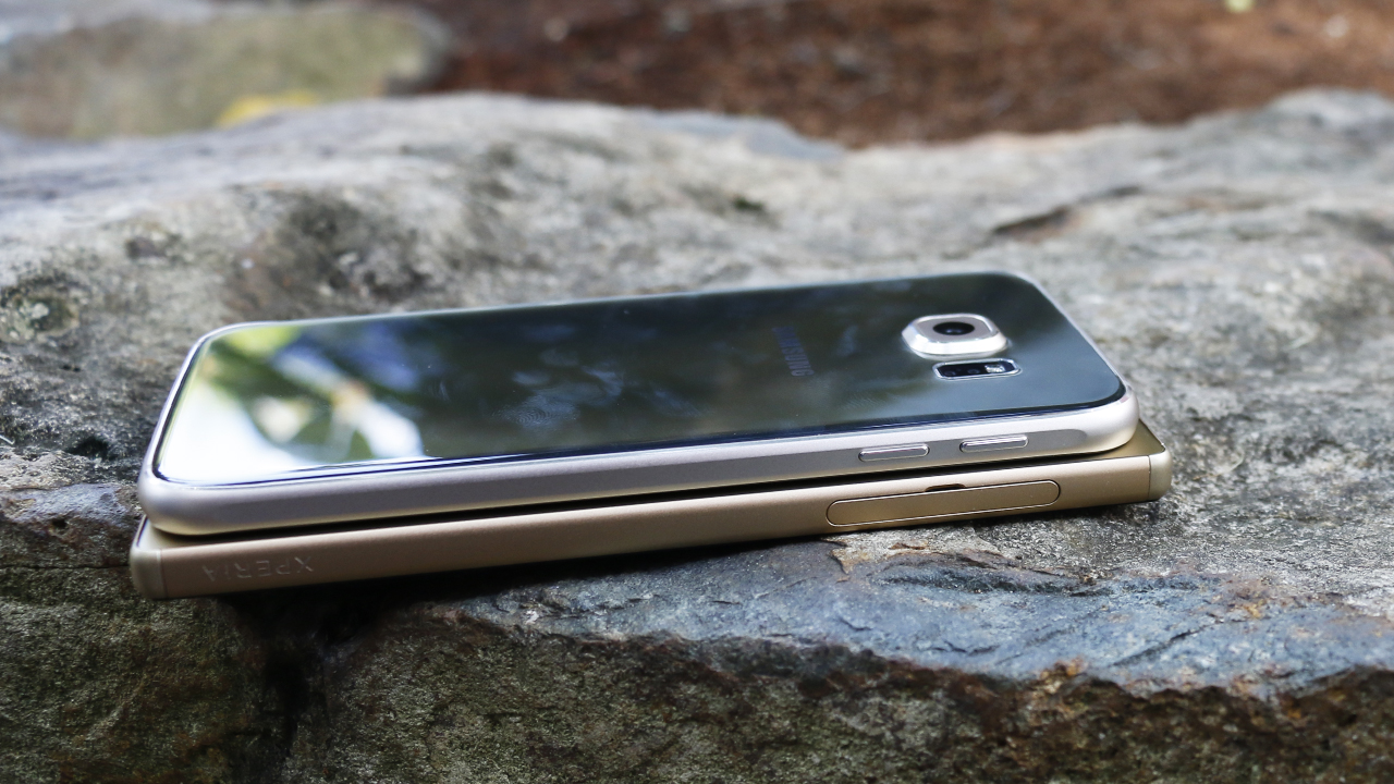 Mặt lưng Sony Xperia Z5 Dual và Samsung Galaxy S6 Mặt lưng Sony Xperia Z5 Dual và Samsung Galaxy S6