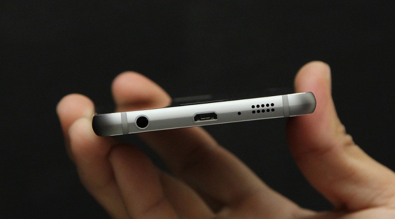 Cạnh dưới Galaxy S6 Cạnh dưới Galaxy S6