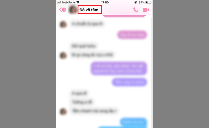 Cách thay đổi màu sắc cuộc trò chuyện trên Messenger bằng điện thoại > Nhấn vào tên tài khoản của bạn chat ở phía trên