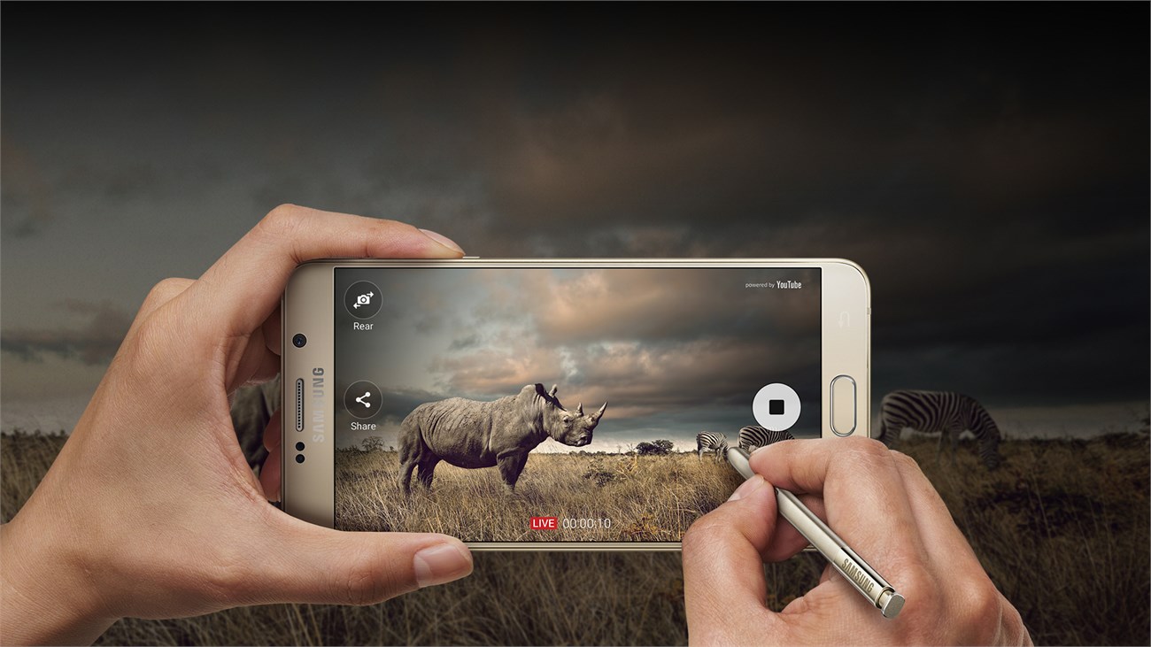 Với Live Broadcast cho phép người dùng quay và chia sẻ trực tiếp đoạn video qua kênh YouTube Tính năng Live Broadcast trên Galaxy Note 5