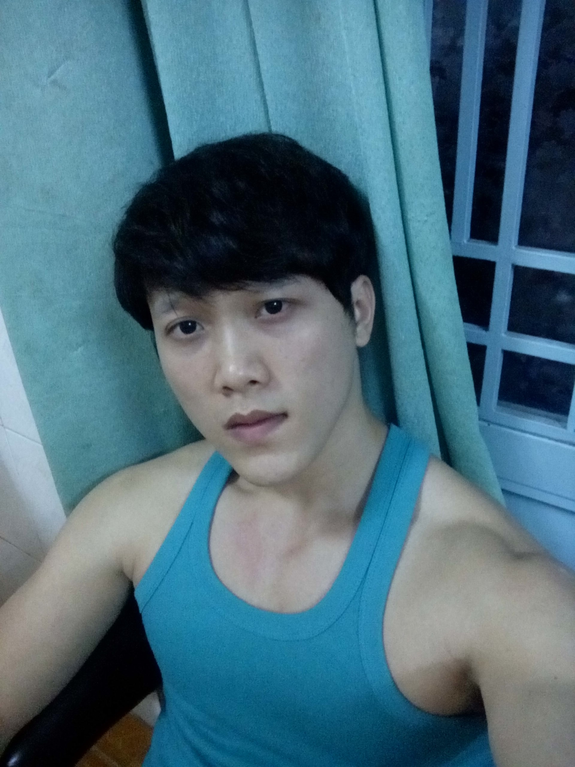 Ảnh chụp selfie từ camera trước Ảnh chụp selfie từ camera trước và không qua bất kỳ khâu chỉnh sửa hậu kỳ