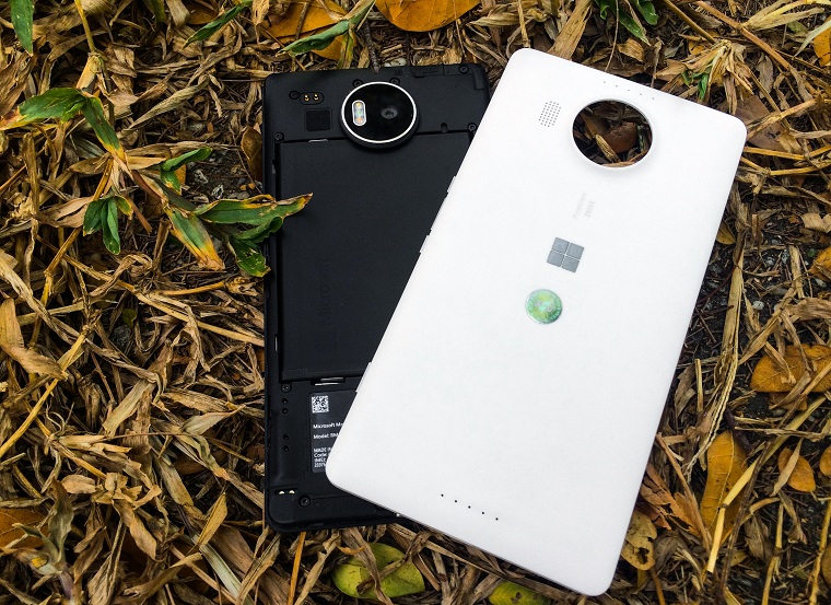 Lumia 950 XL hoàn toàn có thể tháo được nắp lưng dễ dàng