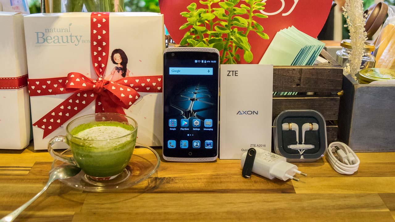 ZTE Axon
