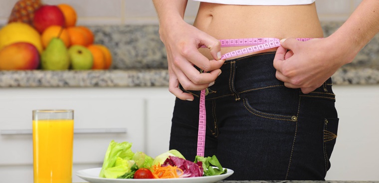 Bên cạnh việc tập luyện và ăn uống, còn có cách nào khác giúp giảm mỡ bụng tại nhà không?