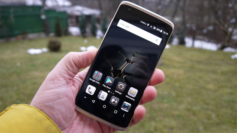 ZTE Axon mini