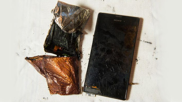 Chiếc Xperia T3 sau khi được dập lửa! Chiếc Xperia T3 sau khi được dập lửa!