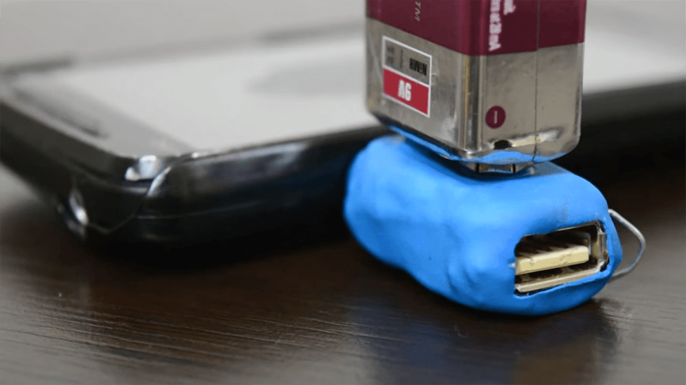 Thích thú với bộ sạc smartphone không cần ổ cắm hay pin sạc dự phòng